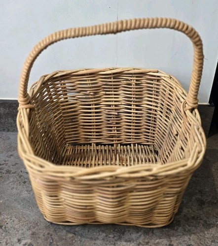Vintage wicker picnic shopping - vintage,