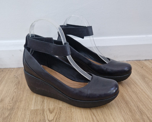 Clarks black leather wedges - black,