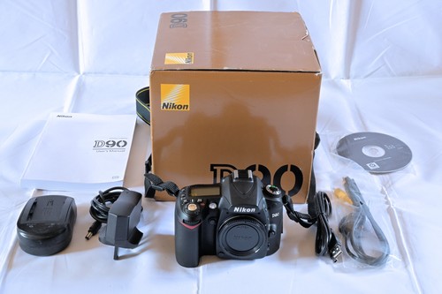 Nikon d90 3mp dslr camera - d,