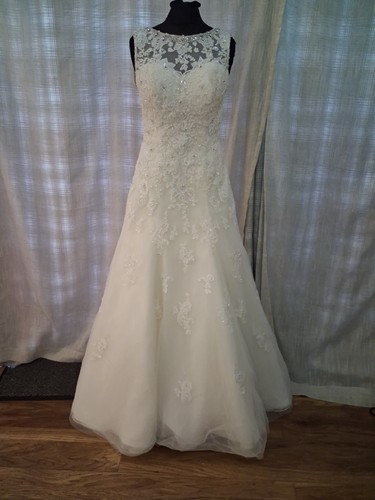 Wedding dress size - , 6