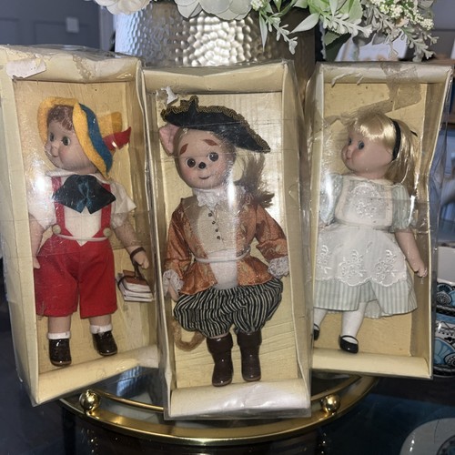Porcelain dolls fairytales - ,