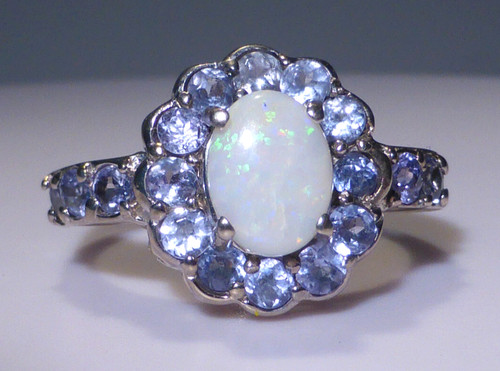 9ct gold ring - gold, opal