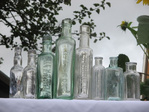 Vintage old antique chemist - 8x,
