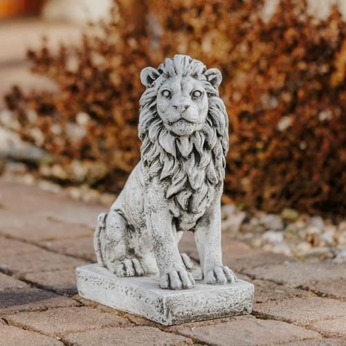 Lion stone figure - ,, h