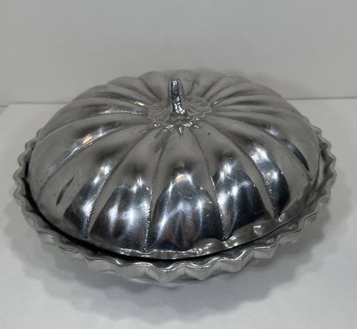 Vintage pumpkin pie - pie, plate
