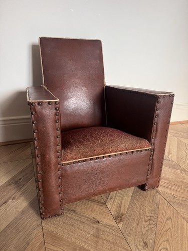 Antique chesterfield leather - antique,