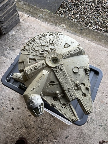 Star wars millenium falcon - wars,