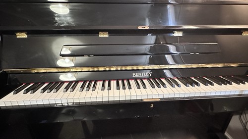 Upright piano - upright,