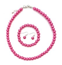 CLASSIC FAUX PEARL NECKLACE