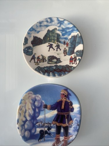 Two arabia finland mini wall - two,
