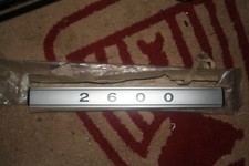 NOS REAR BADGE ROVER SD1