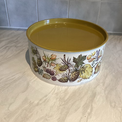 Vintage round cake storage tin - round,