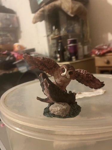 Unmarked owl figurine - unmarked,