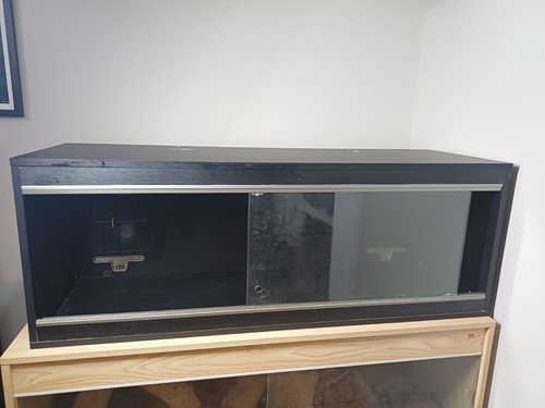 4x2x2ft black vivarium - 4x2x2ft,