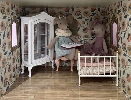 Scale dollhouse mouse - 1:12,
