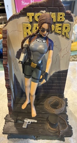 Tomb raider lara - tomb, croft