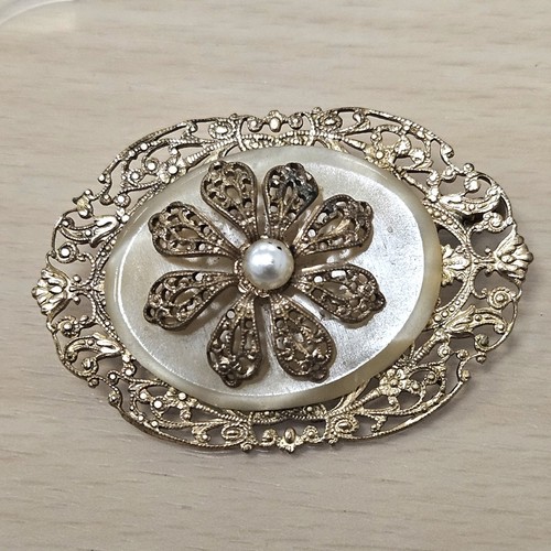 Beautiful vintage goldtone - beautiful,