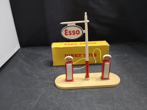 W74 dinky toys no781 - toys, petrol