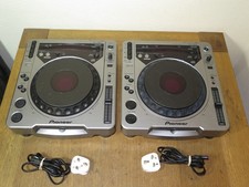 2 x Pioneer CDJ-800 DJ CD player - PAIR / BOTH WORK WELL