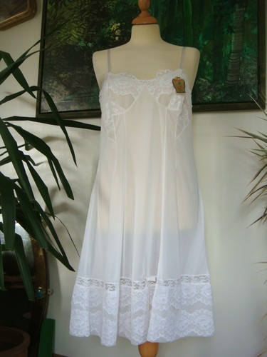 Vintage 1950s bnwt queen - vintage,