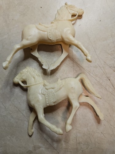 Vintage cream plastic horse - 2,