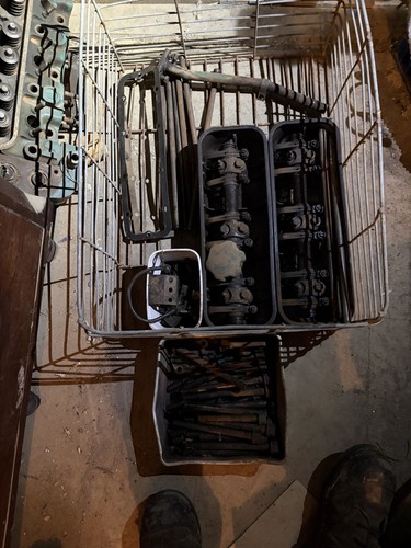 Volvo f86 cylinder heads - cylinder,
