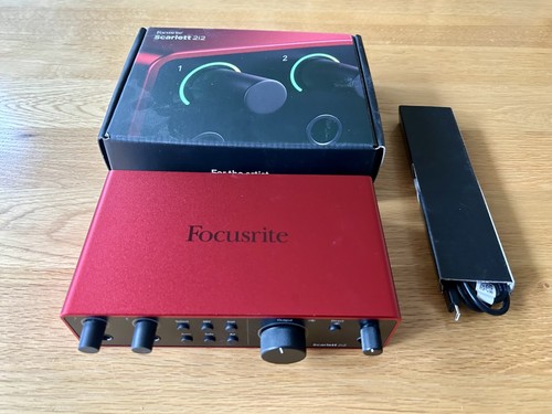 Focusrite scarlett 2i2 4th - scarlett,