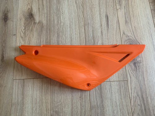 Rear right side panel plastic - right,