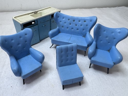 Triang spot dolls house - on,