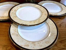 WEDGWOOD CORNUCOPIA 10 3/4"