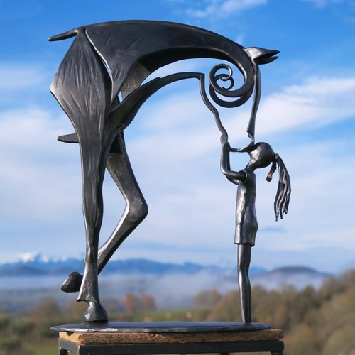 Kiss horse sculpture - kiss-horse,