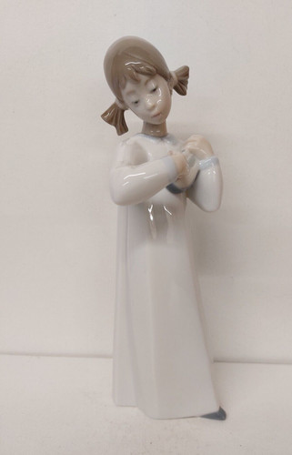 Perfect vintage lladro girl - vintage,