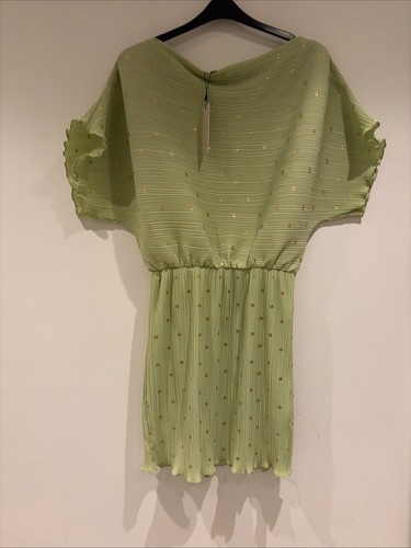 Never fully dressed pale green - pale,