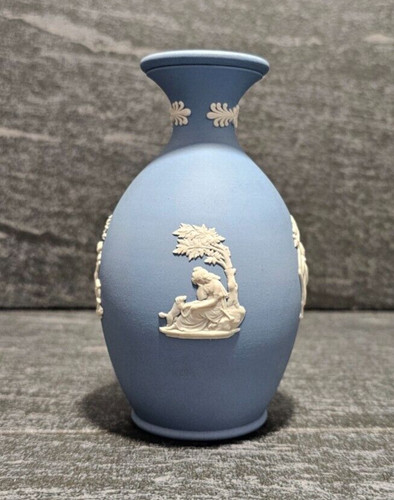 Wedgewood bud vase - bud,