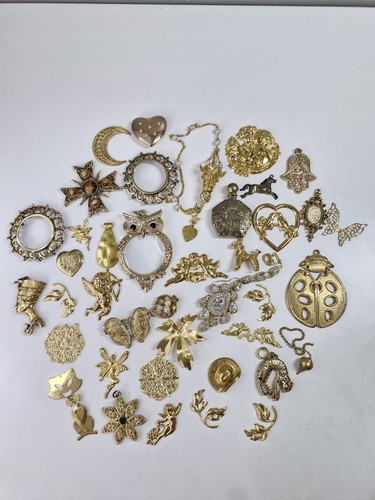 Job lot gold tone pendants - lot,