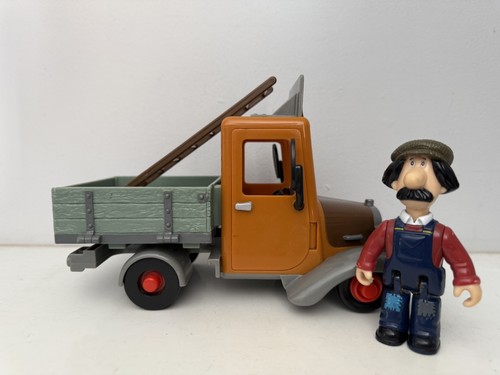 2005 postman pat - 2005, builder