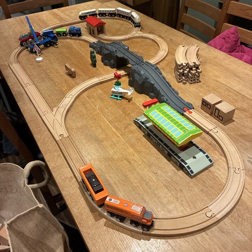 Large wooden train track - large,