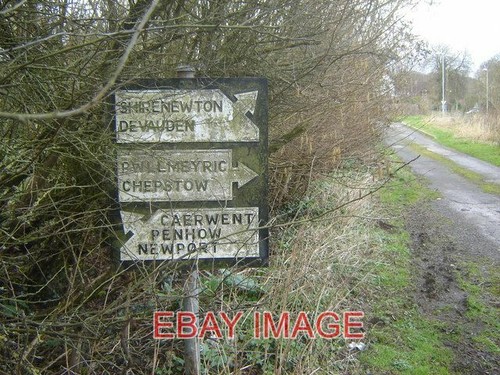 Photo old road sign - photo,
