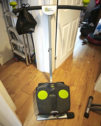Twist shape stepper - &,