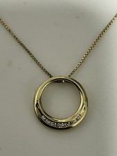 9ct Gold 375 Circle Pendant On 9ct Gold Box Chain