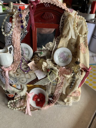 Dolls house highly decorated - dolls,
