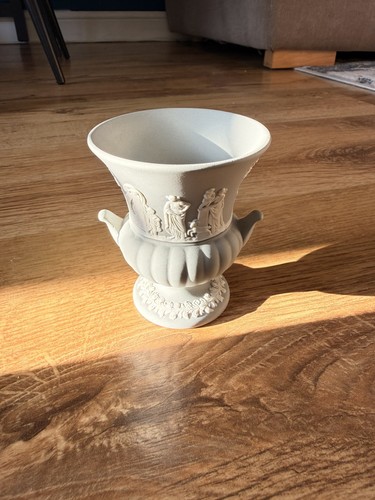 Wedgwood grey jasperware urn - grey,