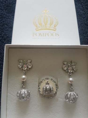 Pompoos crown brooch pin - crown,