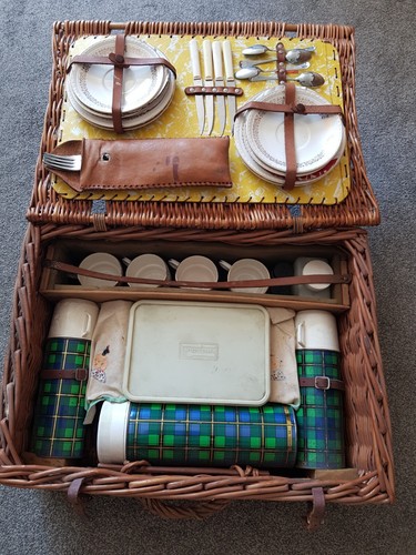 Brexton vintage picnic set