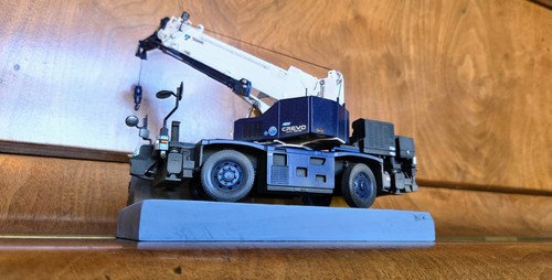 Scale model crane diorama - 1:35,
