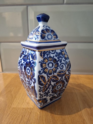 Chinoiserie white ginger jar - white,