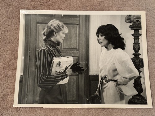 Joan collins linda evans - &,