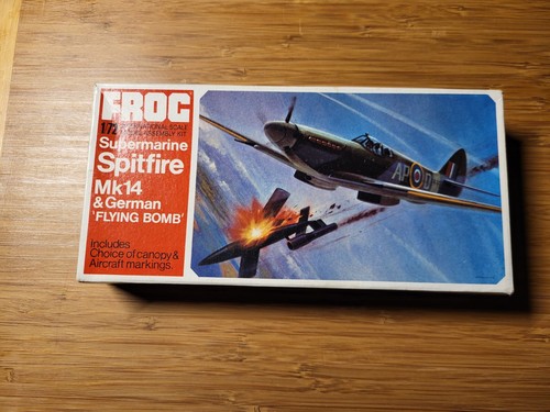F194 frog spitfire mk14 - 1:72,