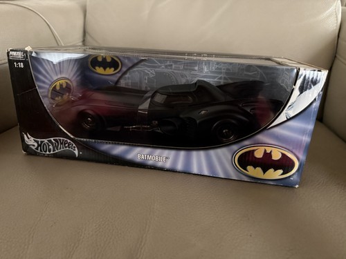 Hot wheels batmobile new - 1:18,