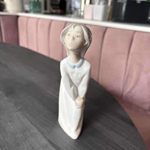 Lladro figure girl ready for - girl,